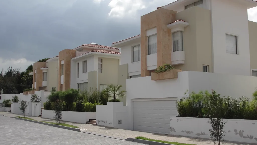 Revisión de planos arquitectónicos de proyecto residencial