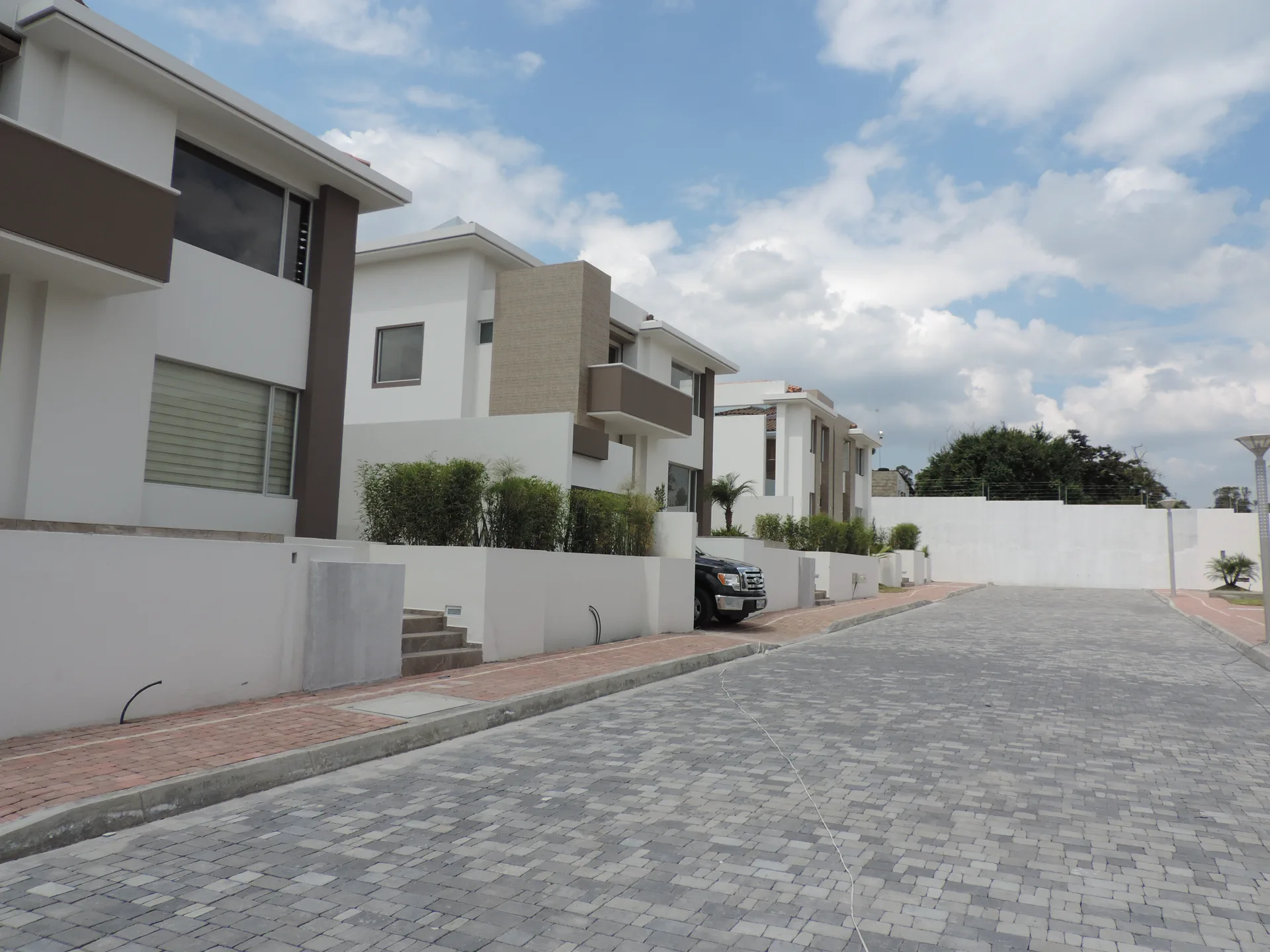 Conjunto residencial Remi desarrollado en La Armenia Quito