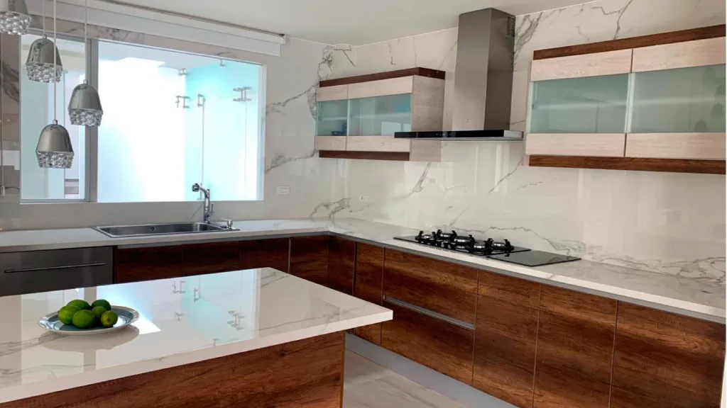 Espacio interior remodelado que muestra acabados y distribución cuidada en un proyecto de HideSinging.